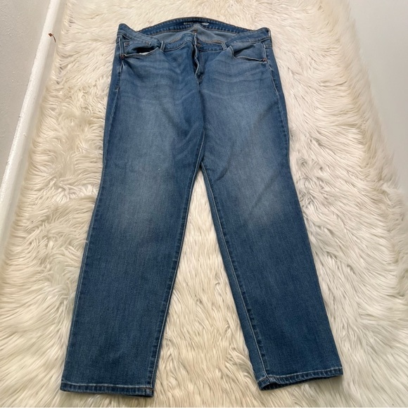 Old Navy Mid-Rise Power Slim Straight Jean Willow Wash 18 - Picture 3 of 11